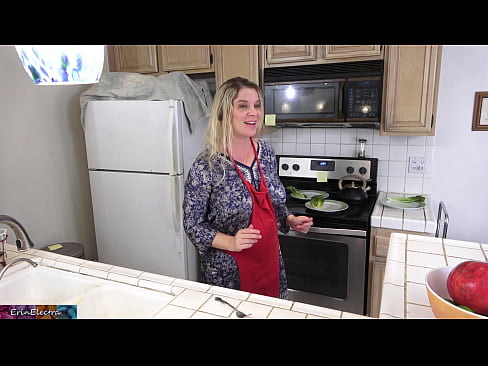 ❤️ Ibu tiri memerah susunya di dapur sebelum tarikhnya ️❌ Lucah di lucah ms.zoomporno.ru ☑